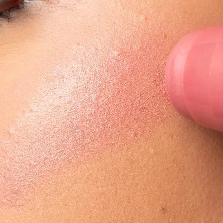 I'm Blushing 2-in-1 Cheek & Lip Tint Lovely - Image 3